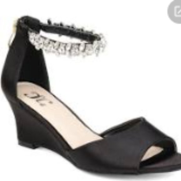 Journee Collection Connor Women's Dress Wedges - Picture 1 of 9